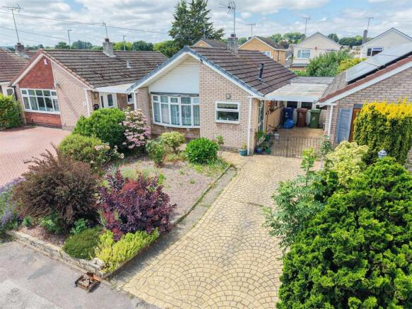 2 bed property, in Averill Drive, £260,000