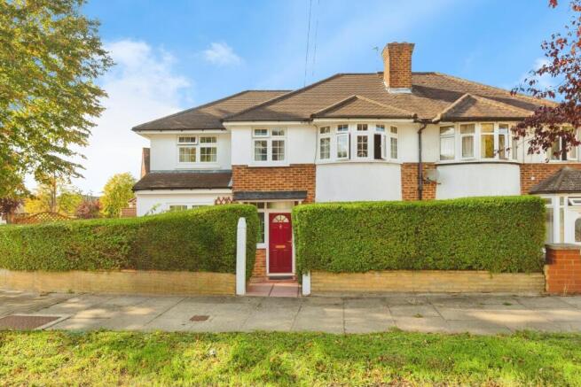 5 bed property, in Alverstone Road, £1,200,000