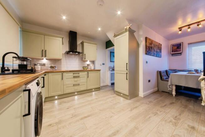 3 bed property, in Chatterton Avenue, £185,000