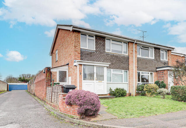 3 bed property, in Ringway Road, £585,000