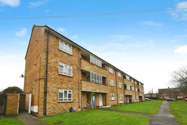 1 bed property, in Tudor Way, £165,000