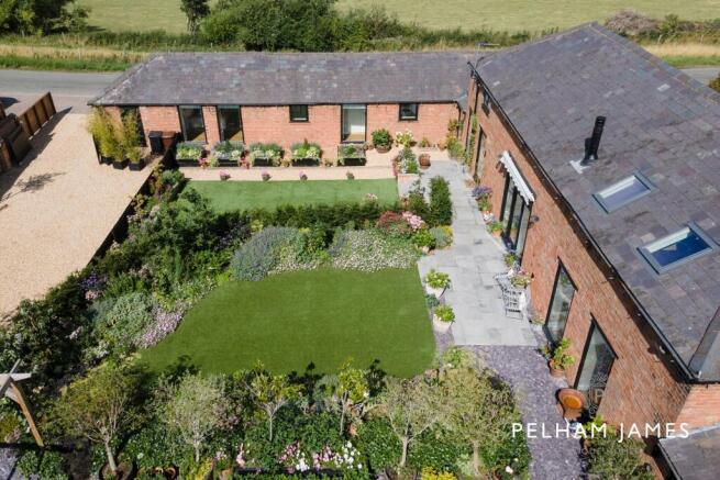 5 bed property, in Stapleford Road, £800,000