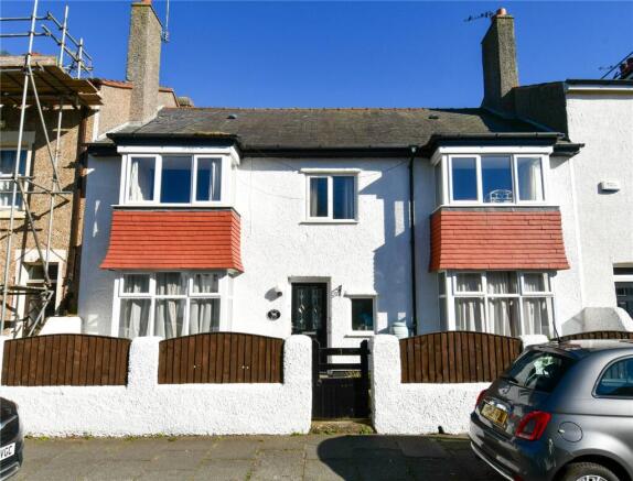 4 bed property, in Marmion Road, £380,000