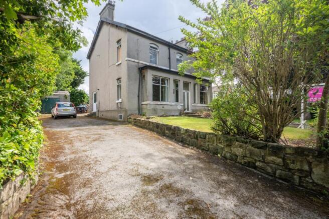 4 bed property, in Greetby Hill, £450,000