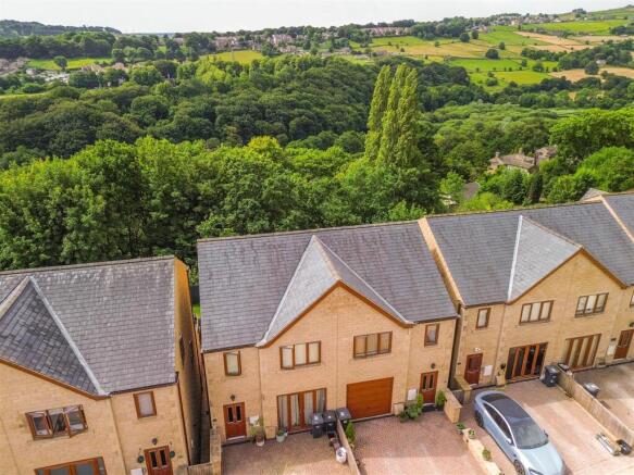 4 bed property, in Greenside Gardens, £380,000