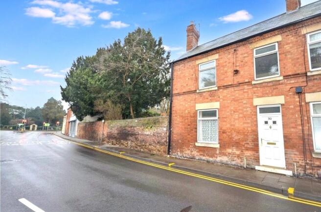 2 bed property, in Leicester Street, £125,000