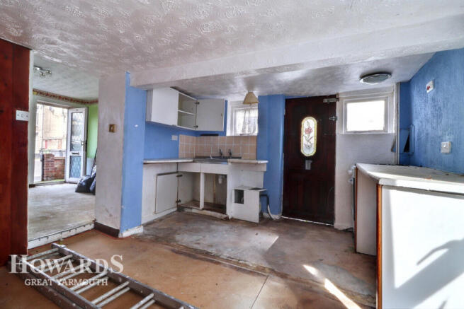 2 bed property, in Kent Square, £60,000