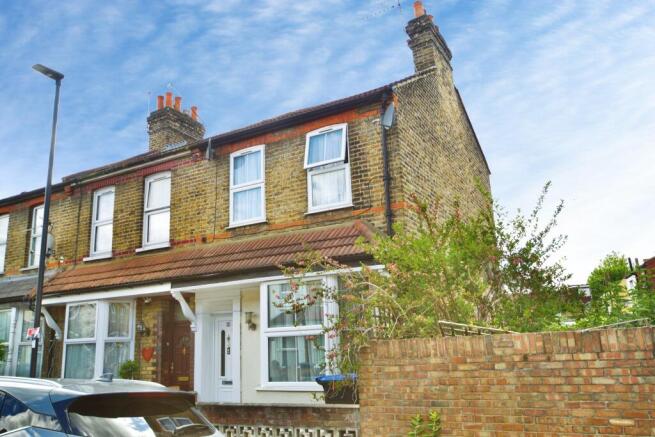 2 bed property, in Sunnyside Road East, £405,000