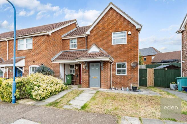 1 bed property, in Haydon Close, £150,000