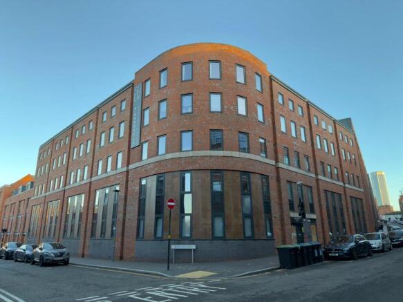 1 bed property, in Albion House, £195,000