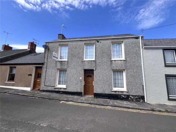 2 bed property, in Owen Street, £80,000