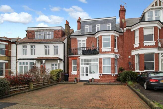 2 bed property, in Westcliff Parade, £425,000