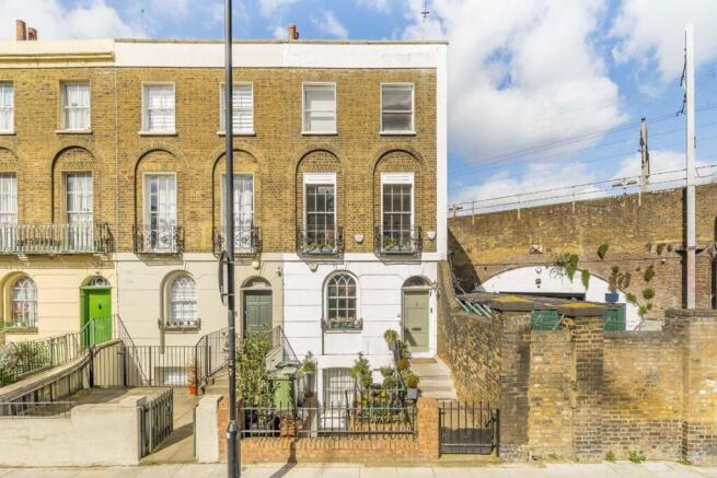 1 bed property, in Randolph Street, £300,000