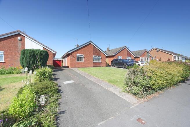 2 bed property, in Stone ST15, £230,000