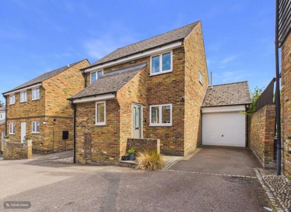 4 bed property, in The Rickyard, £625,000