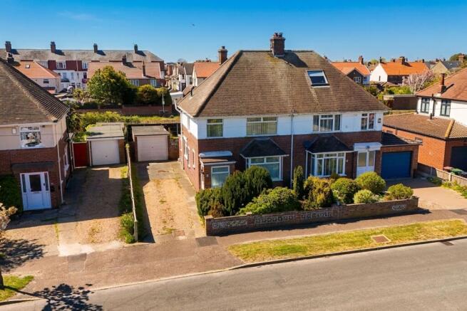 3 bed property, in Blake Road, £280,000