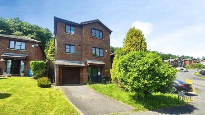 5 bed property, in Elderberry Close, £450,000