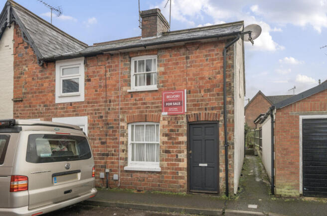 2 bed property, in Old Acre Road, £290,000