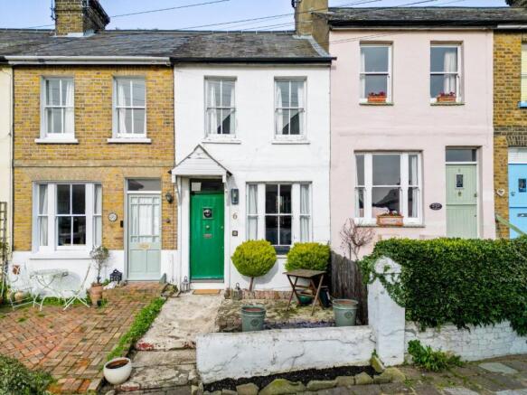 2 bed property, in Leigh Hill, £399,995