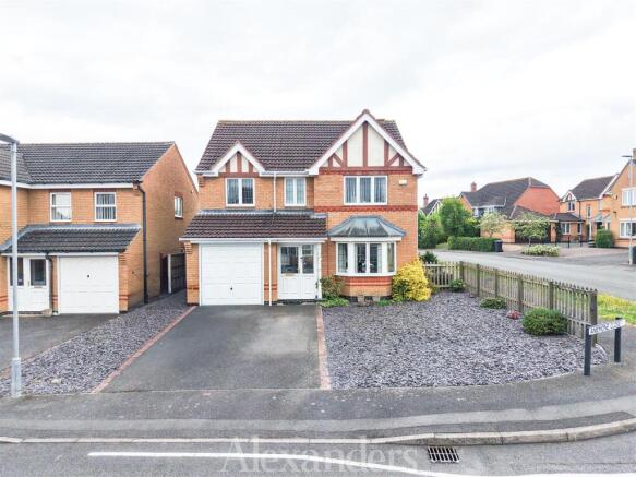 4 bed property, in Anemone Close, £350,000