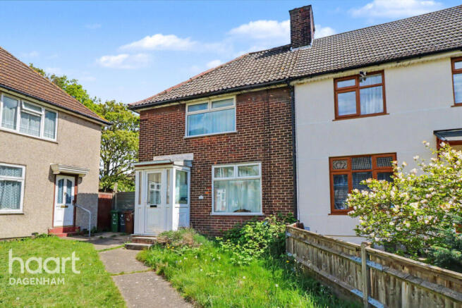 2 bed property, in Goresbrook Road, £375,000