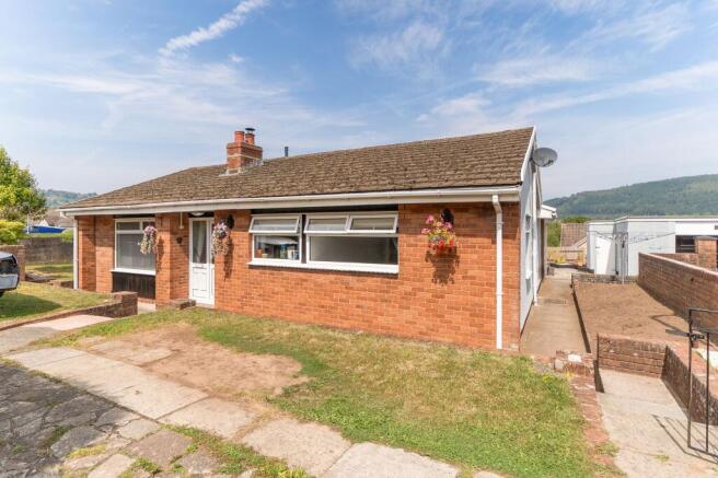 3 bed property, in Basildene Close, £375,000