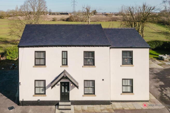 4 bed property, in Derby Farm, £1,000,000