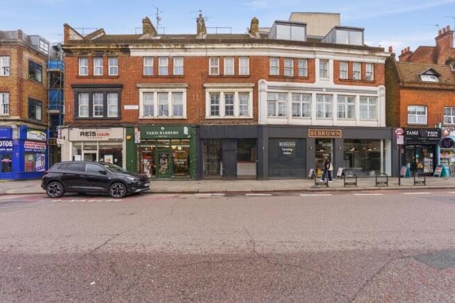 3 bed property, in Wandsworth High Street, £900,000