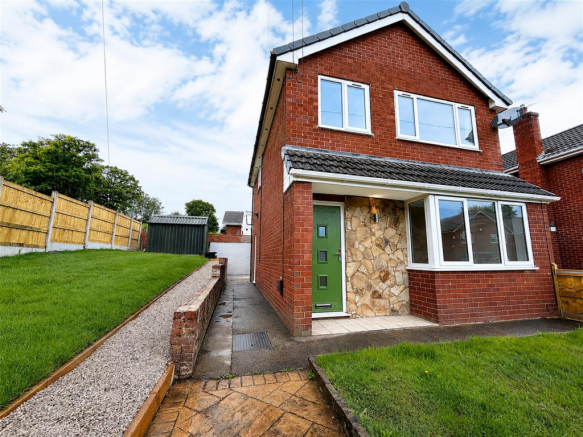 3 bed property, in Old Mold Road, £269,950
