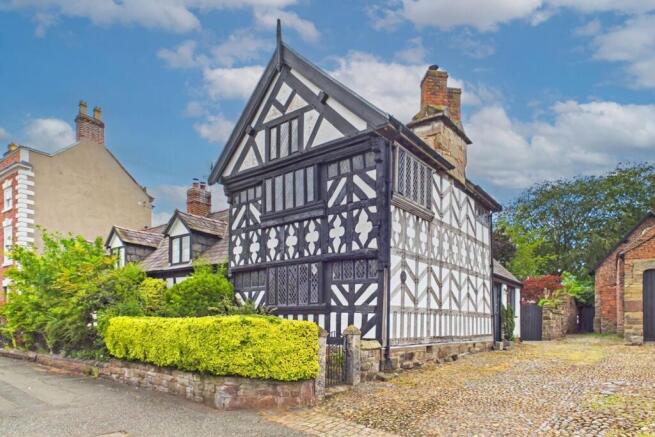 3 bed property, in Church Street, £400,000
