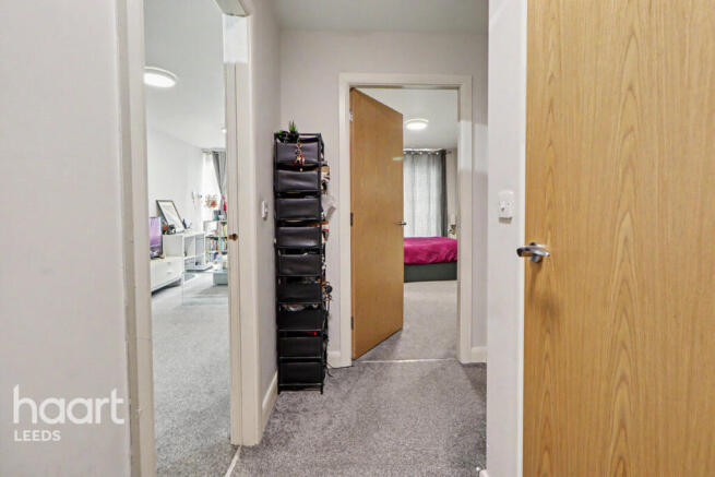1 bed property, in Skinner Lane, £100,000