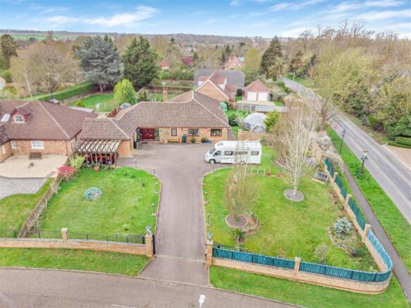 6 bed property, in The Highlands, £800,000