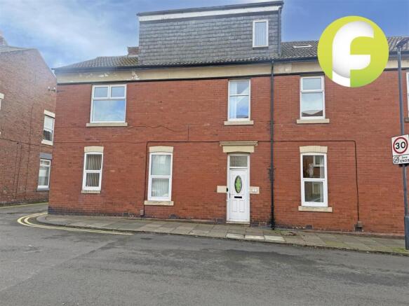 4 bed property, in Rosebery Avenue, £125,000