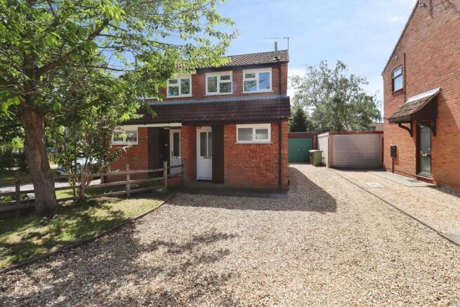 1 bed property, in Fulmar Road, £135,000