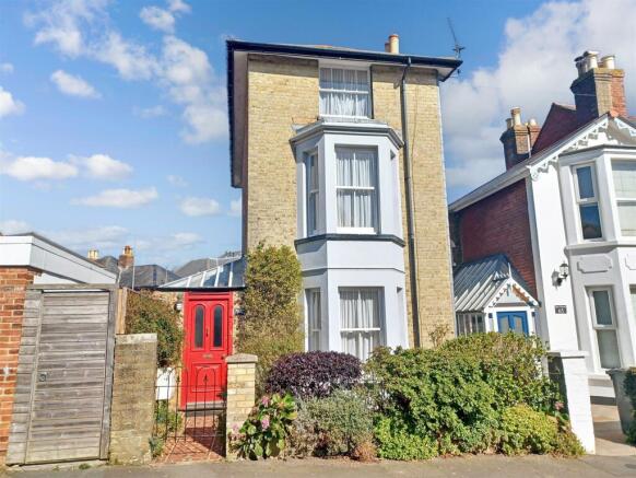 4 bed property, in Bellevue Road, £400,000