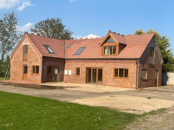 4 bed property, in Main Road, £65,000