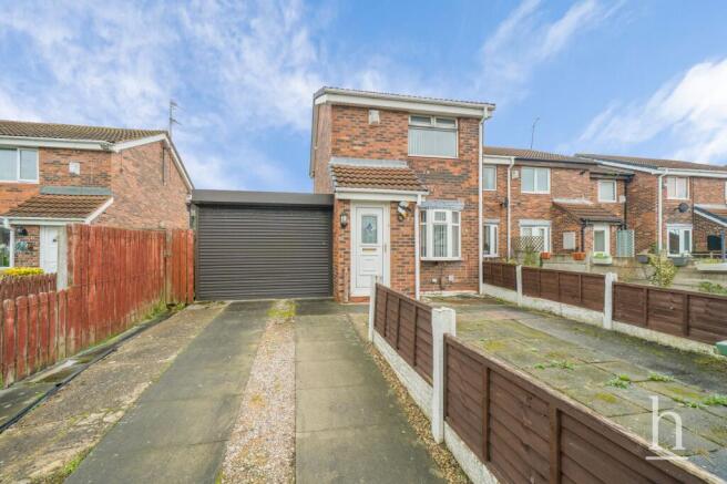 2 bed property, in Birchwood Avenue, £130,000