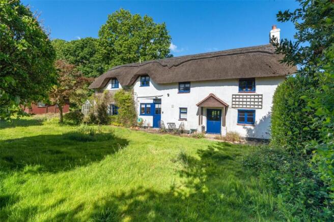2 bed property, in Furzehill, £550,000