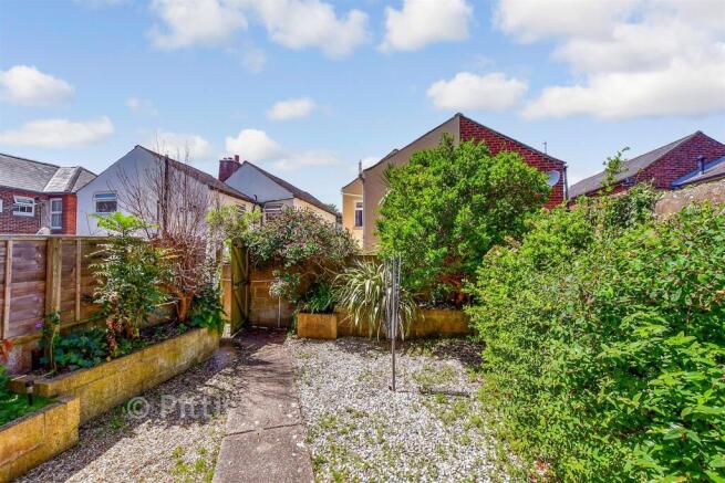3 bed property, in Newcomen Road, £229,000