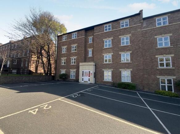 2 bed property, in Blandford Court, £115,000