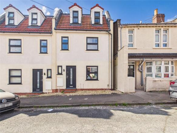 5 bed property, in Woodbine Road, £425,000