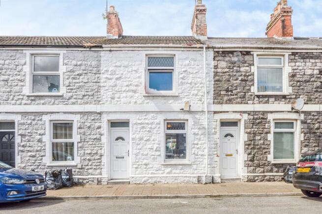 2 bed property, in Asgog Street, £190,000