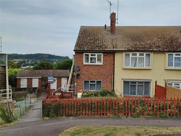 2 bed property, in Edgehill Road, £149,000
