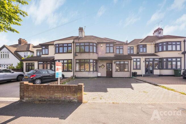 4 bed property, in Pettits Lane North, £600,000