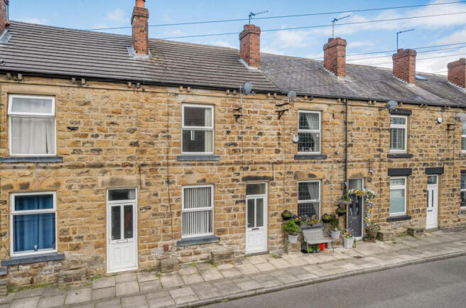2 bed property, in Mary Street, £165,000