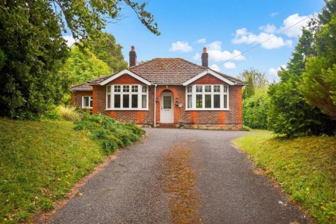 3 bed property, in Main Road, £700,000