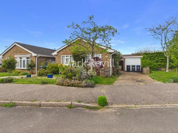 2 bed property, in Hillcrest Lane, £375,000