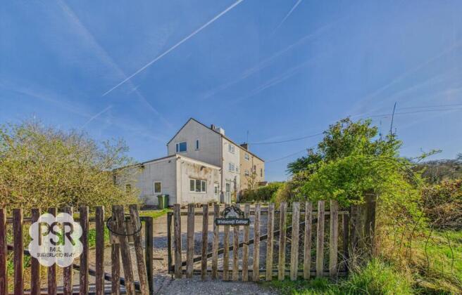 3 bed property, in Pavilion Lane, £240,000
