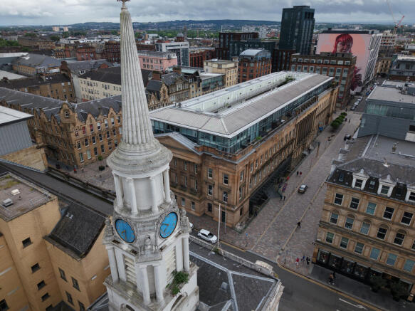 2 bed property, in Ingram Street, £210,000