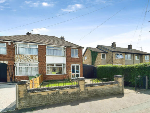 3 bed property, in Tournament Road, £260,000